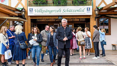 Auch OB Dieter Reiter schaut 2022 beim Volkssängerzelt Schützenlisl vorbei.