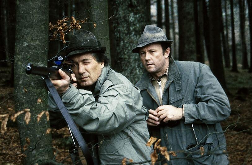 Er ist der treueste Begleiter der Förster in Küblach: Waldarbeiter Franz Breitkreuz (Hans Stadlbauer, rechts). Er ist der treueste Begleiter der Förster in Küblach: Waldarbeiter Franz Breitkreuz (Hans Stadlbauer, rechts).
