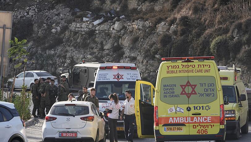 Nach einem Angriff im Westjordanland bereitet Israel eine mögliche Abriegelung des Palästinensergebietes vor. Nach einem Angriff im Westjordanland bereitet Israel eine mögliche Abriegelung des Palästinensergebietes vor.
