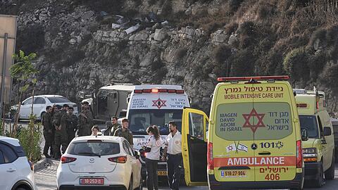 Nach einem Angriff im Westjordanland bereitet Israel eine m&ouml;gliche Abriegelung des Pal&auml;stinensergebietes vor.