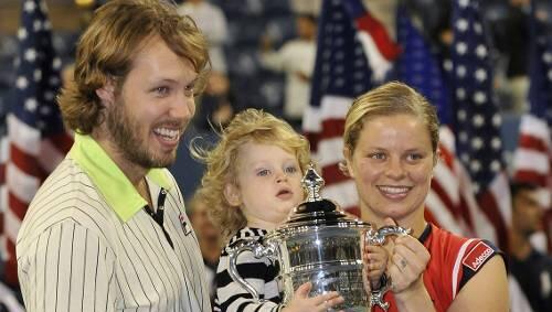Ein Bild fürs Familienalbum: Kim Clijstes mit Pokal, Töchterchen Jada und Ehemann Brian Lynch. Ein Bild fürs Familienalbum: Kim Clijstes mit Pokal, Töchterchen Jada und Ehemann Brian Lynch.