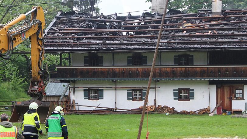 Feuer-Drama im Eventhotel in Schneizlreuth: Sechs Tote, 20 Verletzte.