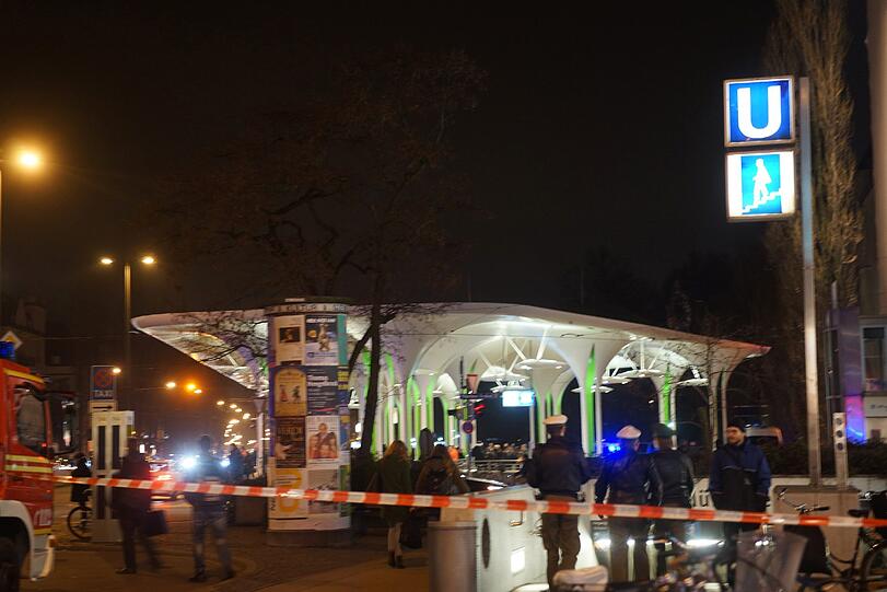 Weitere Bilder vom Feuerwehreinsatz an der U-Bahn-Haltestelle "Münchner Freiheit".
