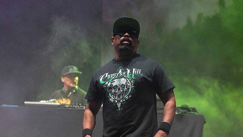 Viel Rauch auf und neben der Bühne: Die Polizei schrieb dutzende Anzeigen gegen Besucher des Cypress Hill Konzerts im Zenith. (Archivbild)