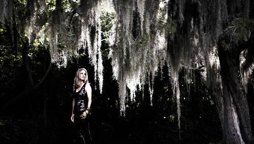 Gitarre und dezente Streicharrangements – Heather Nova reduziert sich. Gitarre und dezente Streicharrangements – Heather Nova reduziert sich.