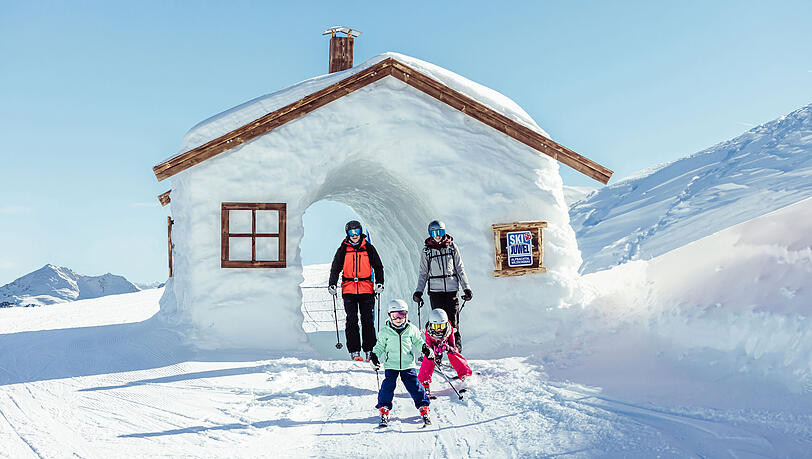 Das zertifizierte Familien-Skigebiet Ski Juwel Alpbachtal Wildschönau bietet viel Spaß und Skivergnügen. Die Skipisten am Schatzberg zum Beispiel bieten viel Platz für die ganze Familie. Das zertifizierte Familien-Skigebiet Ski Juwel Alpbachtal Wildschönau bietet viel Spaß und Skivergnügen. Die Skipisten am Schatzberg zum Beispiel bieten viel Platz für die ganze Familie.