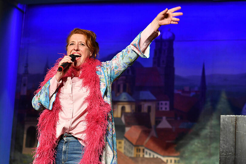 Luise Kinseher war an diesem Abend die weibliche Repräsentation auf der Kabarett-Bühne. Luise Kinseher war an diesem Abend die weibliche Repräsentation auf der Kabarett-Bühne.