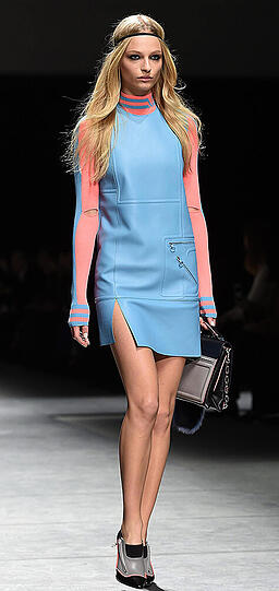 Kaum eine Show wurde so heiß erwartet, wie die von Versace. Die Bilder.