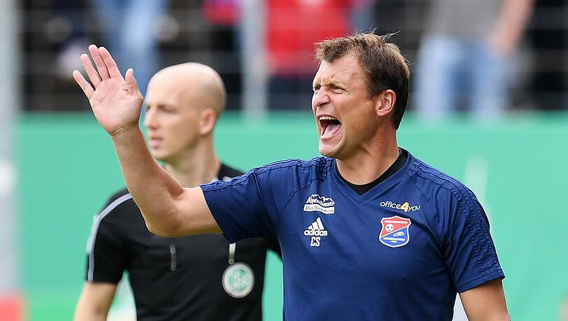 Kann mit der aktuellen Leistung seiner Mannschaft zufrieden sein: Haching-Trainer Claus Schromm. Kann mit der aktuellen Leistung seiner Mannschaft zufrieden sein: Haching-Trainer Claus Schromm.