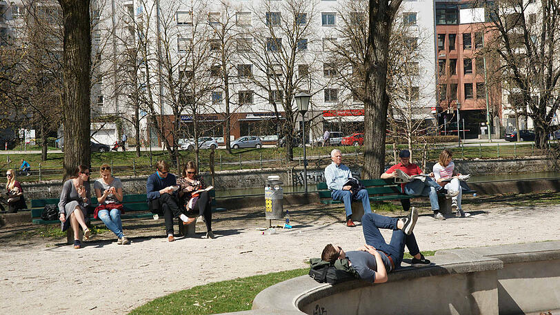 Entspannung pur am Vater-Rhein-Brunnen.