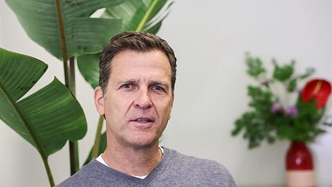 Oliver Bierhoff, ehemaliger Fußballspieler, spricht bei einem Interview auf der Digital- und Marketingmesse OMR in Hamburg.