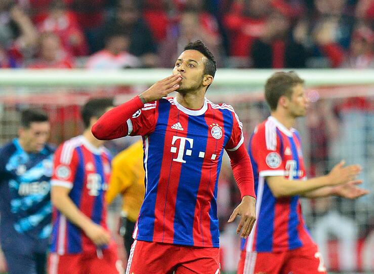 Geldwerter Jubel: Der Einzug des FC Bayerns ins Halbfinale der Champions League hat dem Branchen-Krösus auch einen Geldregen beschert.
