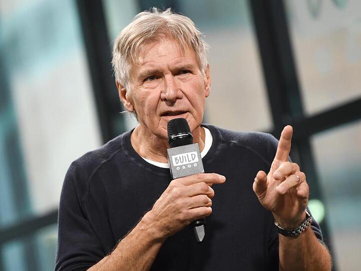 Der US-amerikanische Schauspieler Harrison Ford kündigt "Indiana Jones 5" an.