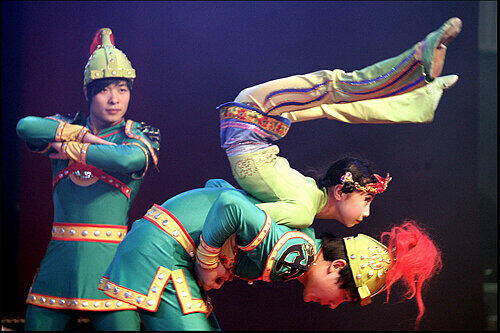 Die chinesischen Bewegungskünstler aus der &bdquo;Marco Polo&ldquo;-Show.