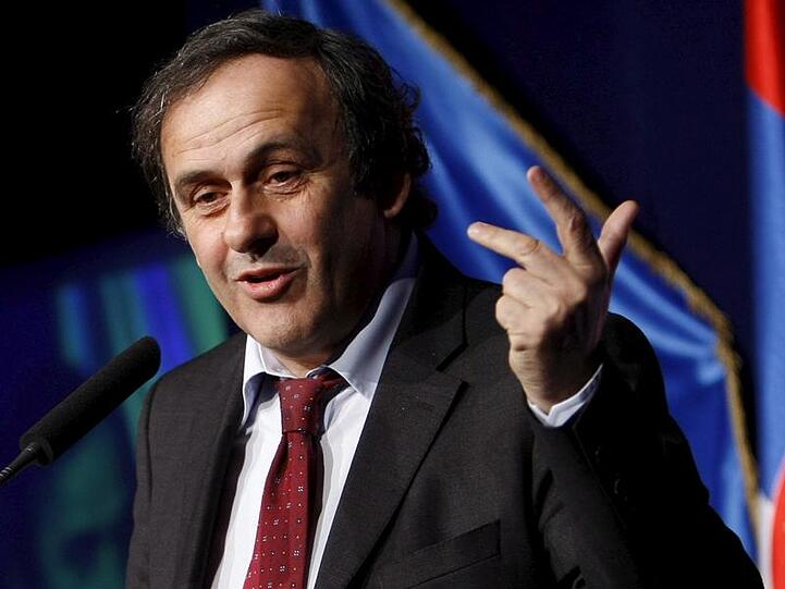 In einem Video der UEFA beantwortet Michel Platini die Fragen der Fans - auch die Zukunft der FIFA wird angesprochen.