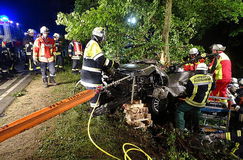 Die Feuerwehren Lauf an der Pegnitz, Neunkirchen am Sand, Ottensoos, Reichenschwand, Rübladen und Speikern retten am 30.05.2015 auf der B14 zwischen Reichenschwand und Ottensoos einen Fahrer aus einem PKW. Für diese Rettungsaktion wurden sie in Ulm zu den Feuerwehrteams des Jahres ausgezeichnet.