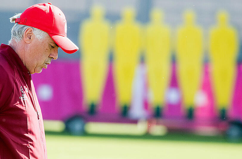 Bayern-Coach Carlo Ancelotti hat die Bundesliga-Konkurrenz im Blick - den ersten TV-Crashkurs hat er hinter sich.