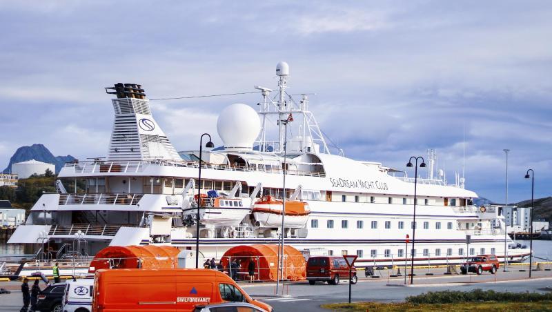 Das Kreuzfahrtschiff "SeaDream 1" liegt am Kai im norwegischen Bodo. Das Kreuzfahrtschiff "SeaDream 1" liegt am Kai im norwegischen Bodo.