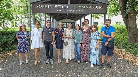 Sie protestieren (v.l.): Gabriele Zeiler-Hilgart, Fee Gramann, David Aurelio, Sabine Fastert, Sabine Klaus, Nana Nadolny, Michaele Klinski, Beate Hornung, Irfan Budak.