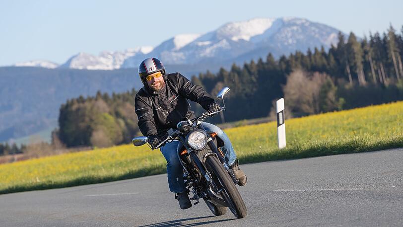Leicht zu fahren, genug Leistung für flotte Überland-Touren: Die F.B Mondial HPS 125i kostet 3395 Euro.