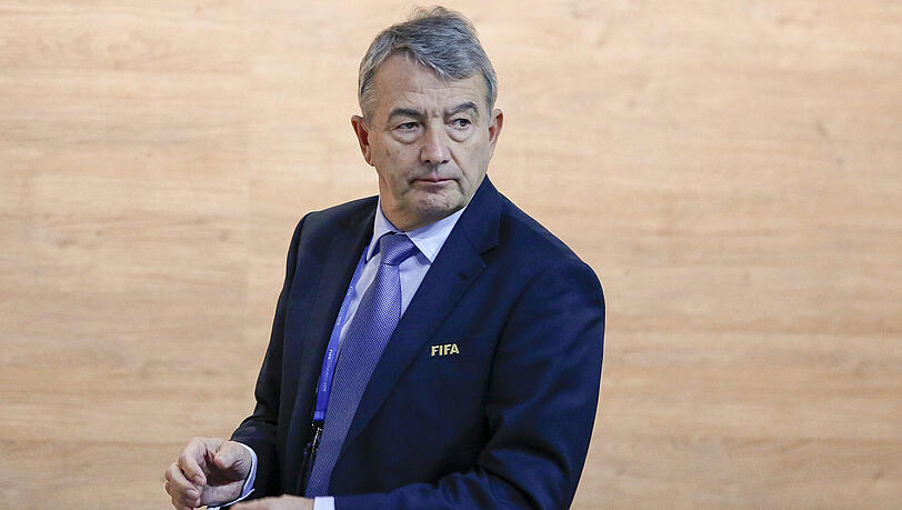 Dem Bericht zufolge sollen Mitglieder der alten DFB-Führung um Niersbach rund um die Aufdeckung des Skandals "weit mehr Dateien gelöscht, zurückgehalten und Akten vernichtet haben, als bislang bekannt". Dem Bericht zufolge sollen Mitglieder der alten DFB-Führung um Niersbach rund um die Aufdeckung des Skandals "weit mehr Dateien gelöscht, zurückgehalten und Akten vernichtet haben, als bislang bekannt".