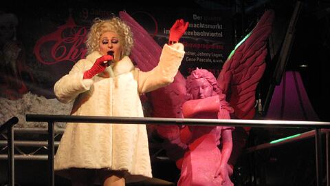 Schriller Auftritt: Chantal G. beim Pink Christmas.