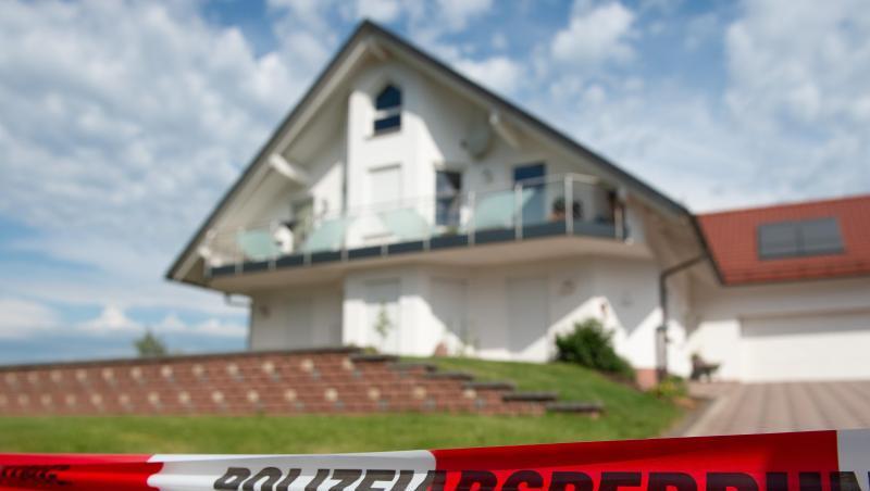 Absperrband vor dem Haus des verstorbenen Kasseler Regierungspräsidenten Walter Lübcke (CDU).