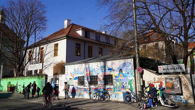 Ob zum Bolzen, Töpfern, für Konzerte oder Kinderbetreuung, die Glockenbachwerkstatt ist für alle Münchner da.