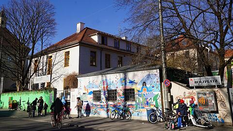Ob zum Bolzen, Töpfern, für Konzerte oder Kinderbetreuung, die Glockenbachwerkstatt ist für alle Münchner da.
