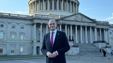 Der Finanzminister vor dem Kapitol in Washington D.C.
