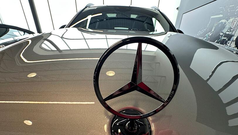 Autos von Mercedes-Benz kommen bei wohlhabenden US-Kunden gut an. (Archivbild)