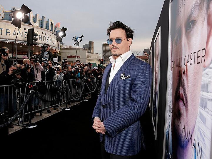 Johnny Depp fühlt sich nicht zu alt für Barbie-Puppen