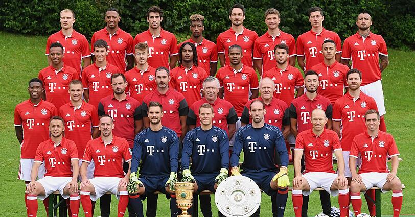 Das offizielle Mannschaftsfoto des FC Bayern München für die Saison 2016/17.