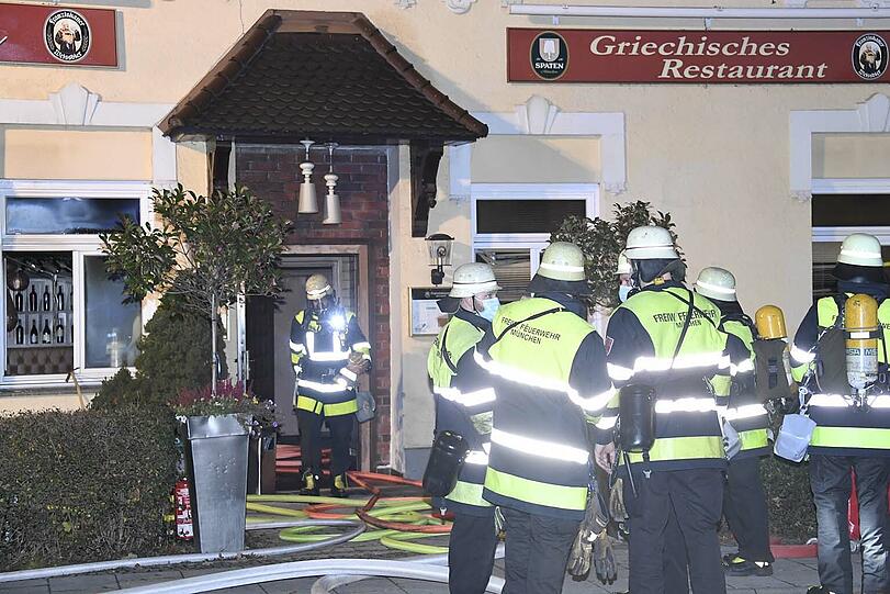 Weiter Bilder vom Feuerwehreinsatz, bei dem fünf Menschen verletzt wurden.