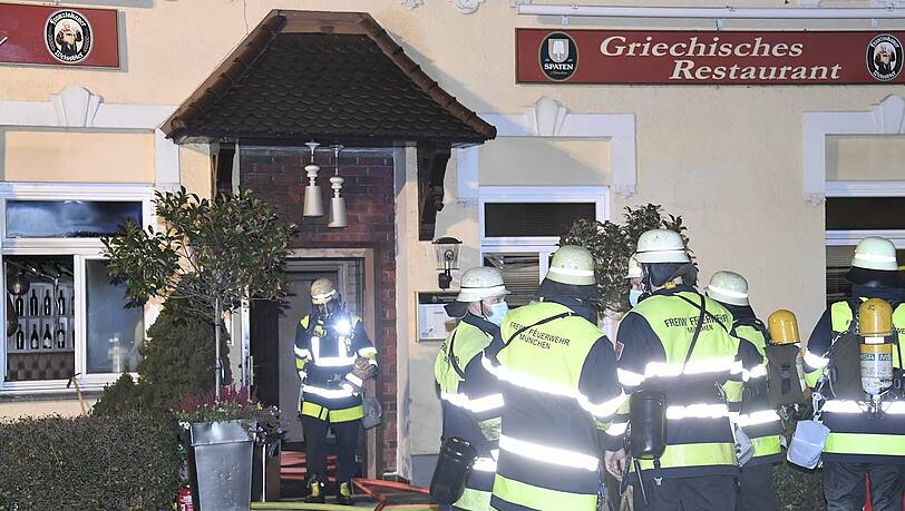 Weiter Bilder vom Feuerwehreinsatz, bei dem fünf Menschen verletzt wurden.