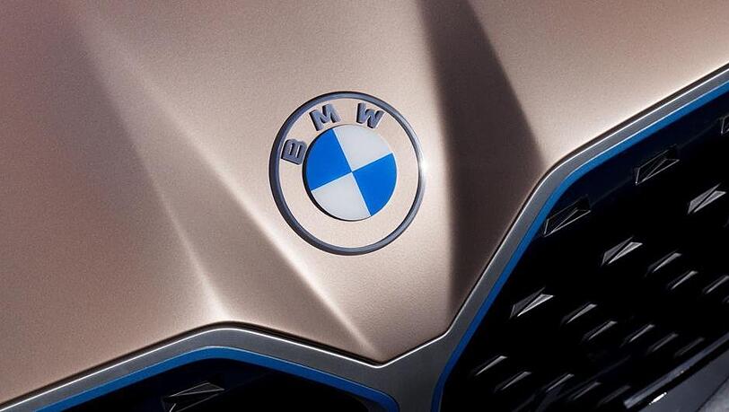 Das neue BMW-Logo hat einen transparenten Rand. Das neue BMW-Logo hat einen transparenten Rand.
