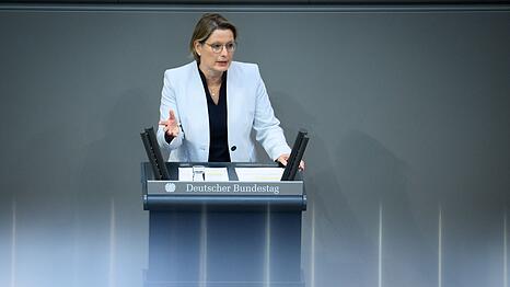 Justizministerin Hubig &auml;u&szlig;ert sich zum beschlossenen Gewaltschutzgesetz.