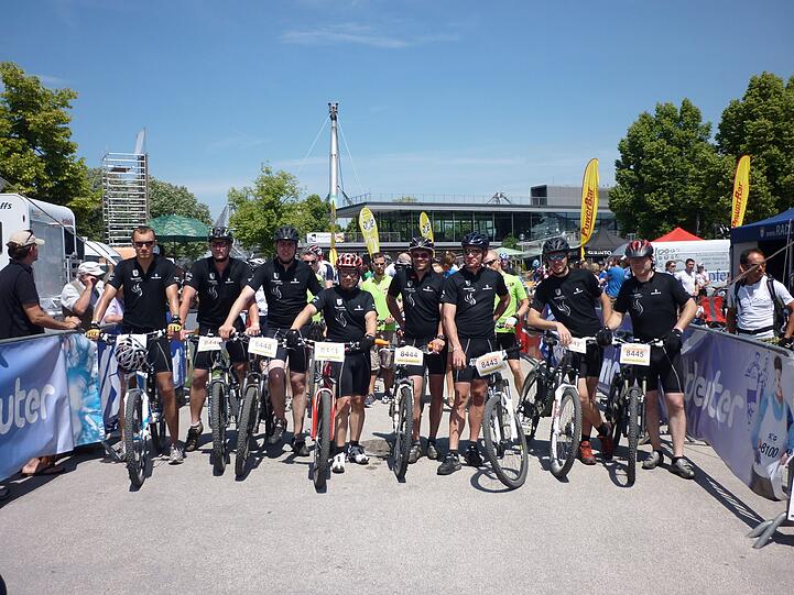 Olympiapark: Unter dem Motto &bdquo;ein besonderer Einsatz für die Feuerwehr&ldquo; beteiligt sich die Freiwillige Feuerwehr München vom 04. bis 05. Juni 2011 zum ersten Mal am 24h-Mountain-Bike-Rennen im Olympiapark München. Denn ähnlich wie im Ernstfall sind dabei auch Teamwork, persönliche Leistungsbereitschaft und körperliche Fitness gefragt.