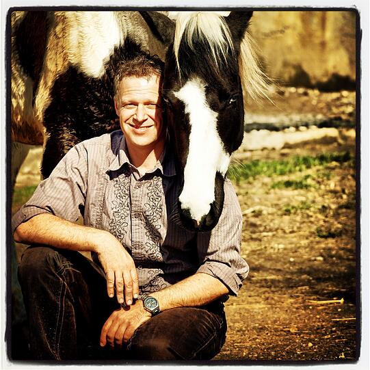 &bdquo;Sie ist ein ganz anderes Pferd geworden.&ldquo; Florian Wagner mit Soloma.