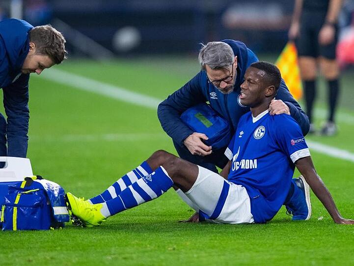 Die Personalsorgen beim FC Schalke 04 verschärfen sich mit dem Ausfall von Hamza Mendyl. Foto: Guido Kirchner/Archiv