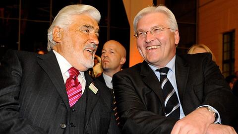 Mario Adorf (links) und Frank-Walter Steinmeier bei einem Event im Jahr 2008.
