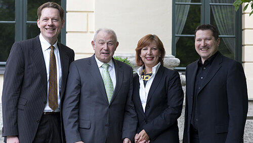 Neuer Job: Ministerpräsident a.D. Günther Beckstein mit den Gesellschaftern der Münchner Unternehmensberatung Siegestor (v.li.) Thomas Wiendl, Ursula Wagner und Matthias Fischer. Neuer Job: Ministerpräsident a.D. Günther Beckstein mit den Gesellschaftern der Münchner Unternehmensberatung Siegestor (v.li.) Thomas Wiendl, Ursula Wagner und Matthias Fischer.