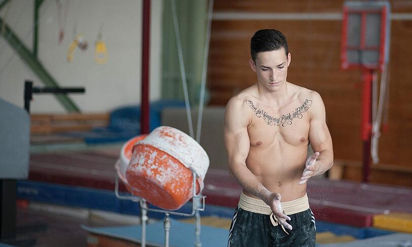 Tätowiert und durchtrainiert: Marcel Nguyen.