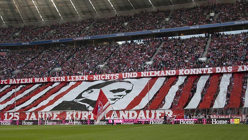 So gedachten die Fans des FC Bayern München ihrem ehemaligen Präsidenten Kurt Landauer im Oktober 2009. So gedachten die Fans des FC Bayern München ihrem ehemaligen Präsidenten Kurt Landauer im Oktober 2009.