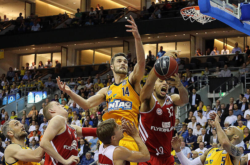 Fans dürfen sich wieder auf harte Duelle freuen wenn ALBA Berlin und der FC Bayern aufeinandertreffen.