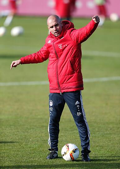 Bilder vom Abschlusstraining des FC Bayern vor dem Abflug nach Katar.