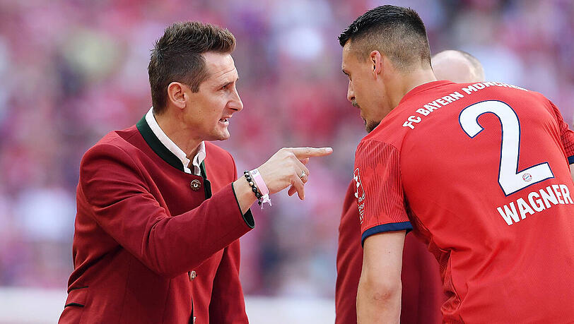 12. Mai 2018: Der FC Bayern feiert seine 28. deutsche Meisterschaft. Ex-Bayern-Profi Miroslav Klose mit Sandro Wagner (rechts). 12. Mai 2018: Der FC Bayern feiert seine 28. deutsche Meisterschaft. Ex-Bayern-Profi Miroslav Klose mit Sandro Wagner (rechts).