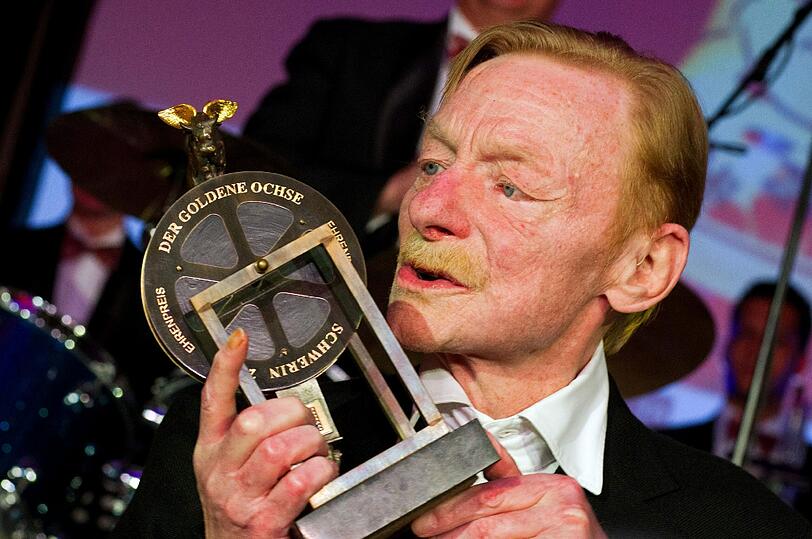 Am 05.05.2012 erhält Otto Sander für sein Lebenswerk den «Goldenen Ochsen», den Ehrenpreis des Filmkunstfests Schwerin.