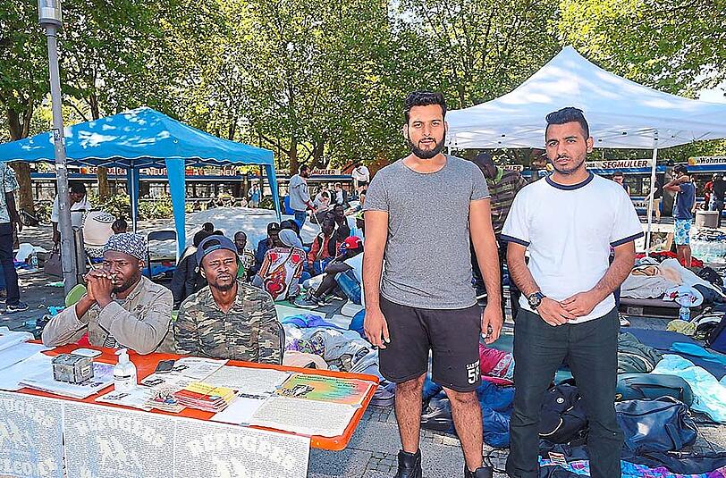 Seit Mittwochabend besetzen etwa 60 Flüchtlinge den Sendlinger-Tor-Platz. Die Bilder.