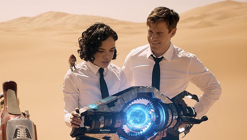 "Men in Black: International": In der Wüste Marokkos machen Agent M (Tessa Thompson) und Agent H (Chris Hemsworth) eine verblüffende Entdeckung.